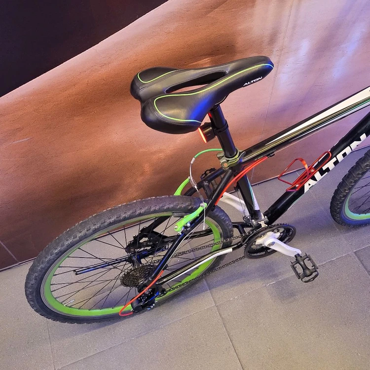 택배가능 잘정비된 26인치 24단 산악용 MTB 자전거 팝니다 이미지