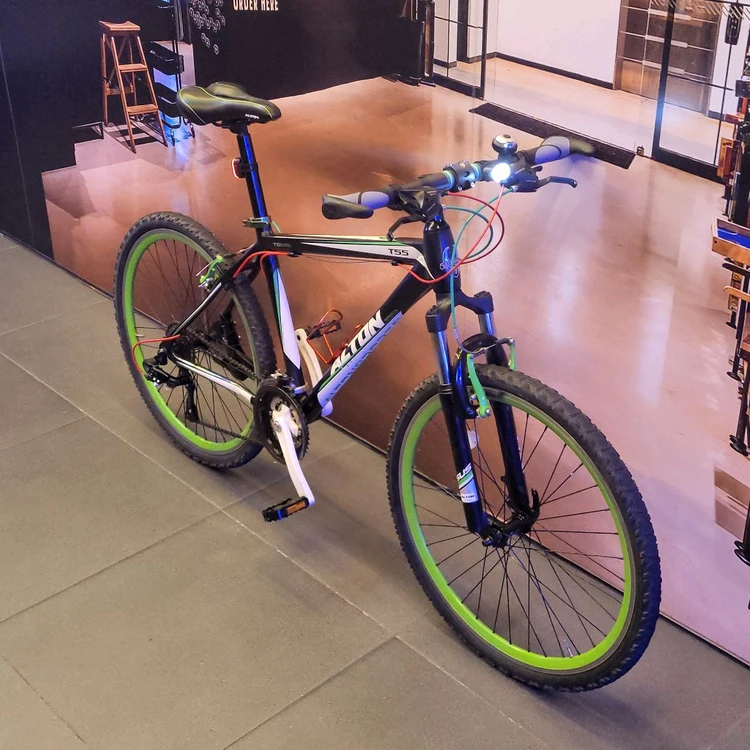 택배가능 잘정비된 26인치 24단 산악용 MTB 자전거 팝니다 이미지