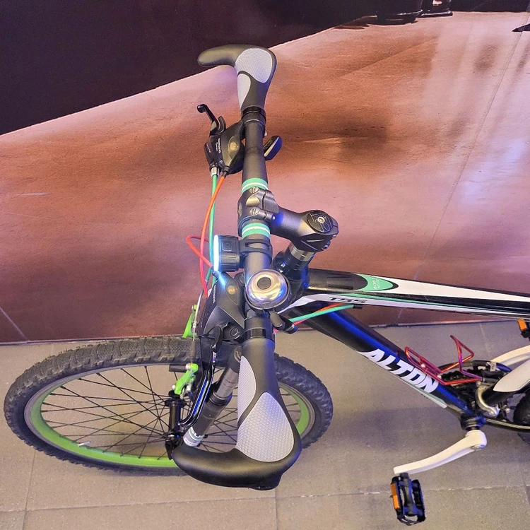 택배가능 잘정비된 26인치 24단 산악용 MTB 자전거 팝니다 이미지