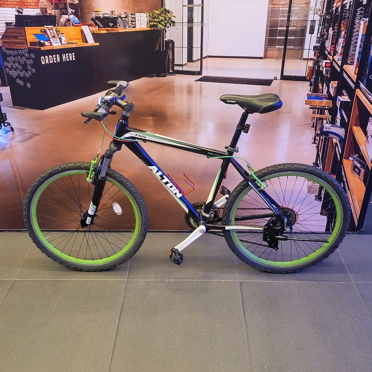 택배가능 잘정비된 26인치 24단 산악용 MTB 자전거 팝니다 이미지
