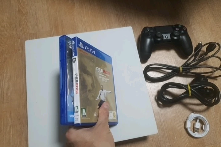 PS4 프로 PS4 PRO 화이트 (1TB) 이미지