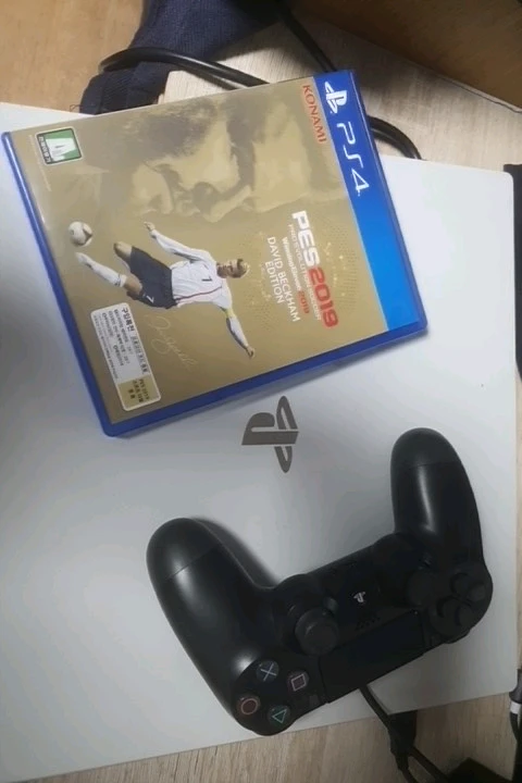 PS4 프로 PS4 PRO 화이트 (1TB) 이미지