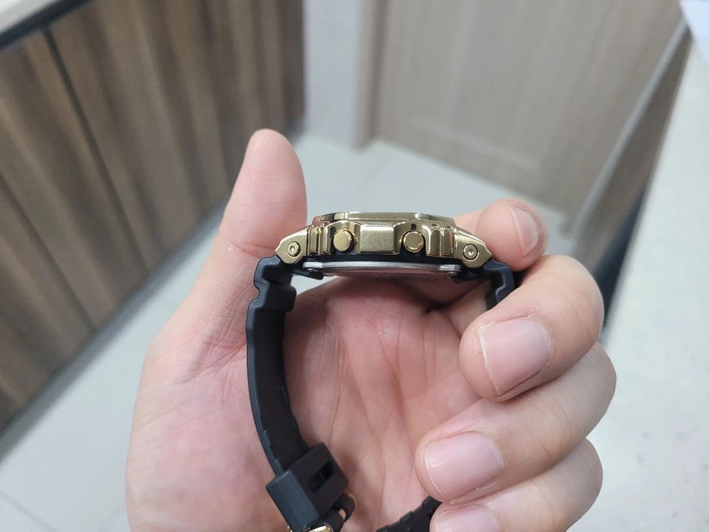 필독 지샥 사각 골드 메탈 시계(정품 새상품급) 풀박스 gm5600g 이미지