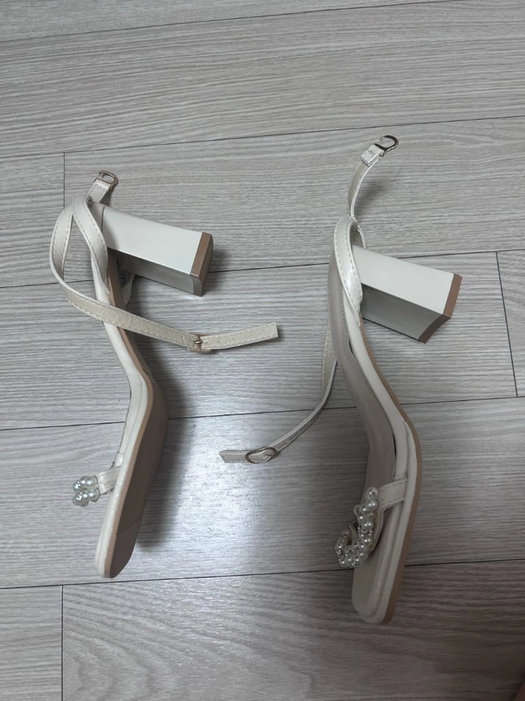 220 비즈 힐 샌들 구두 이미지