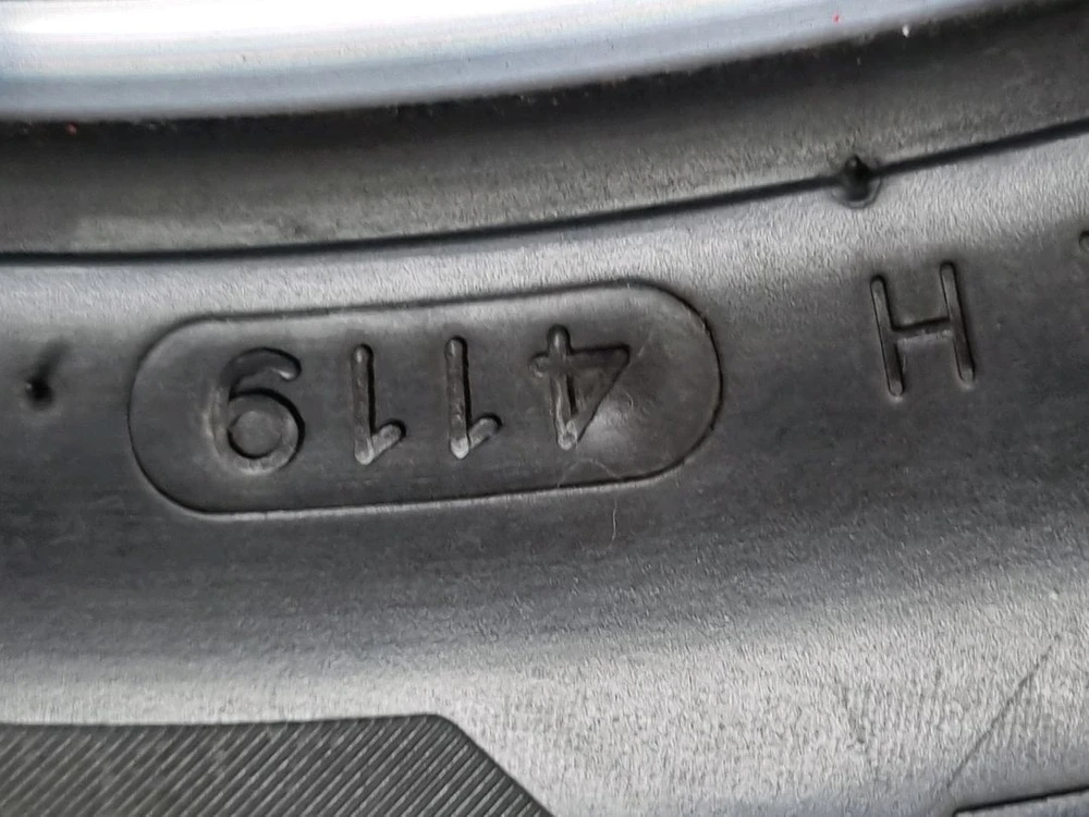 BMW G20 순정 17인치 휠타이어 세트 타이어는 한국타이어 윈터 아이셉트 이미지