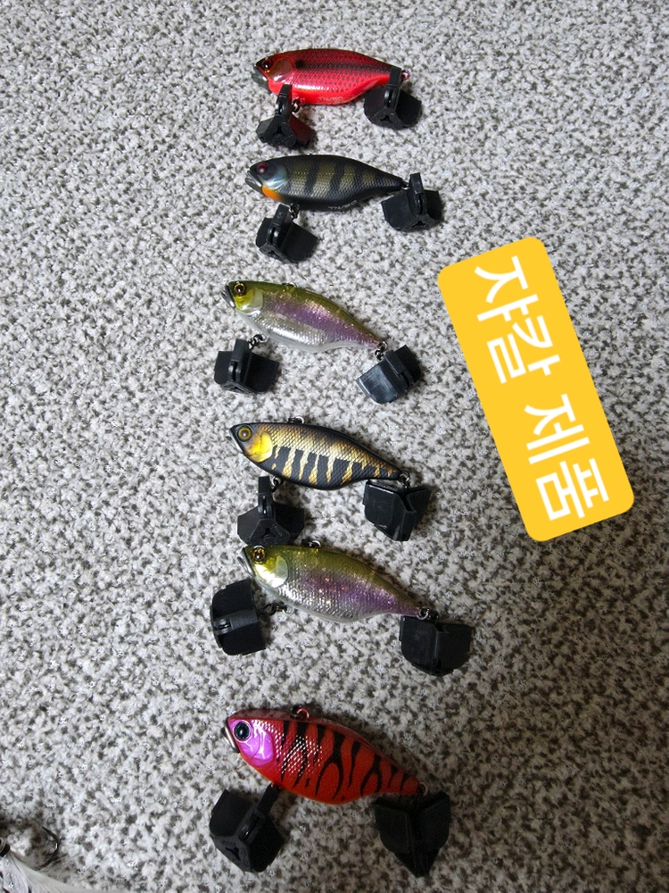 배스 낚시 루어 판매합니다. 이미지
