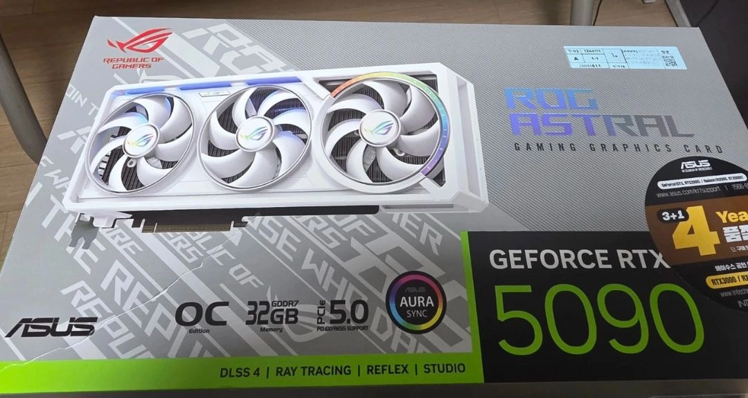 ASUS ROG 아스트랄 RTX 5090 화이트 이미지