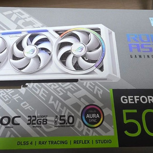 ASUS ROG 아스트랄 RTX 5090 화이트 이미지