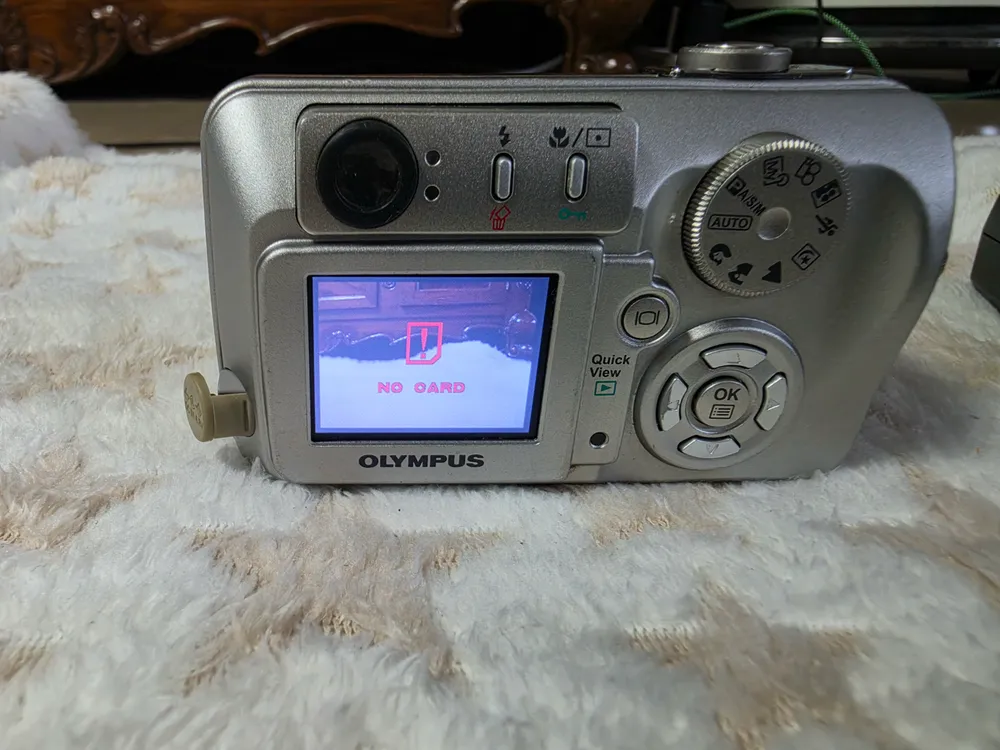 올림푸스 카메디아 C-50 Zoom 빈티지 디지털카메라.충전기.밧데리포함.메모리카드없음.작동상태이상없음. 이미지