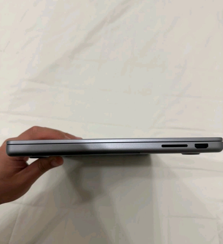 애플 맥북 프로 14 M3 8GB RAM 512GB 팝니다. 이미지