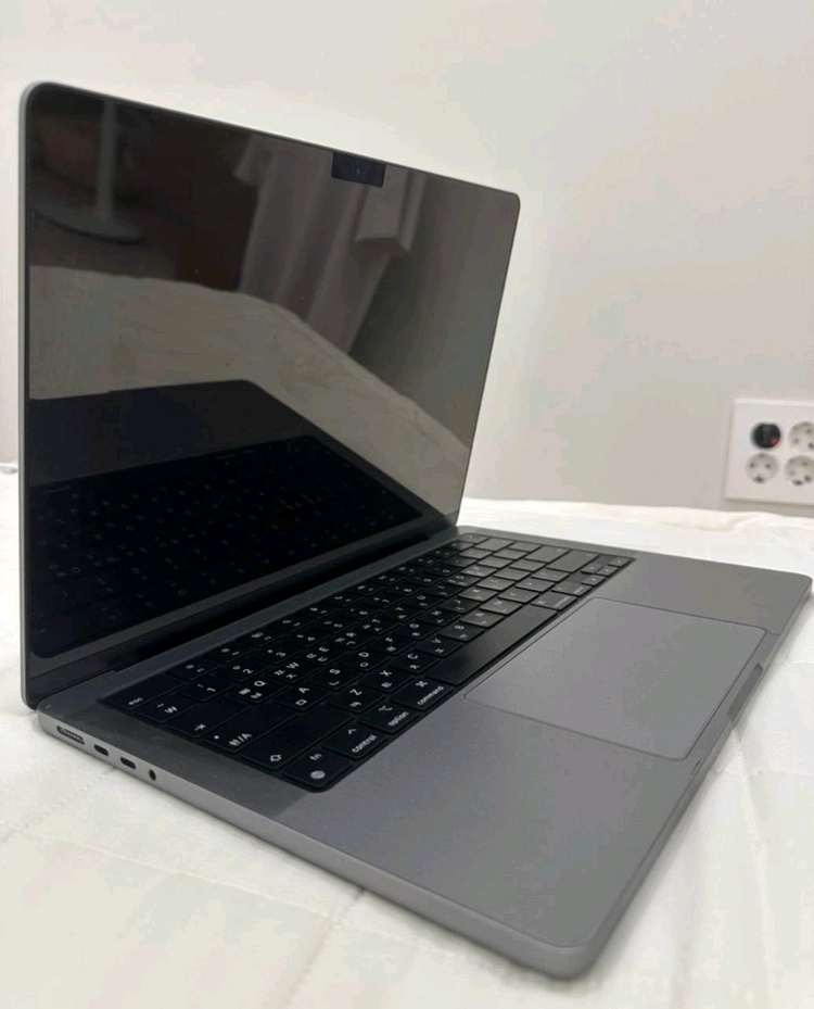 애플 맥북 프로 14 M3 8GB RAM 512GB 팝니다. 이미지