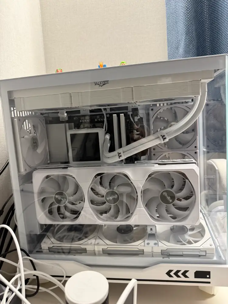9800x3d 5080리안리 화이트 게이밍pc본체 이미지