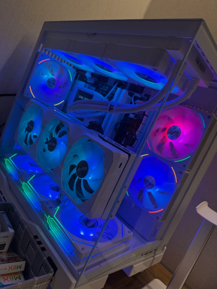 9800x3d 5080리안리 화이트 게이밍pc본체 이미지
