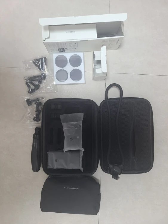 DJI 오즈모 액션 6 어드벤처 콤보 리퍼완료 케어 2년 + 각종 악세서리류 판매합니다 (내용참조) 이미지