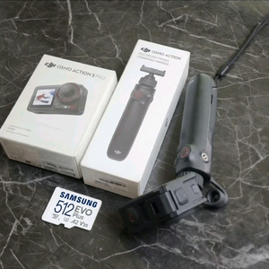 DJI 오즈모 액션 5 Pro + 충전핸들 + 메모리 512gb 이미지