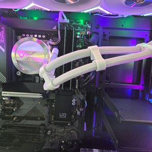 14700k z790 d5 3열수냉 800w 500g 반본체 팔아요 이미지