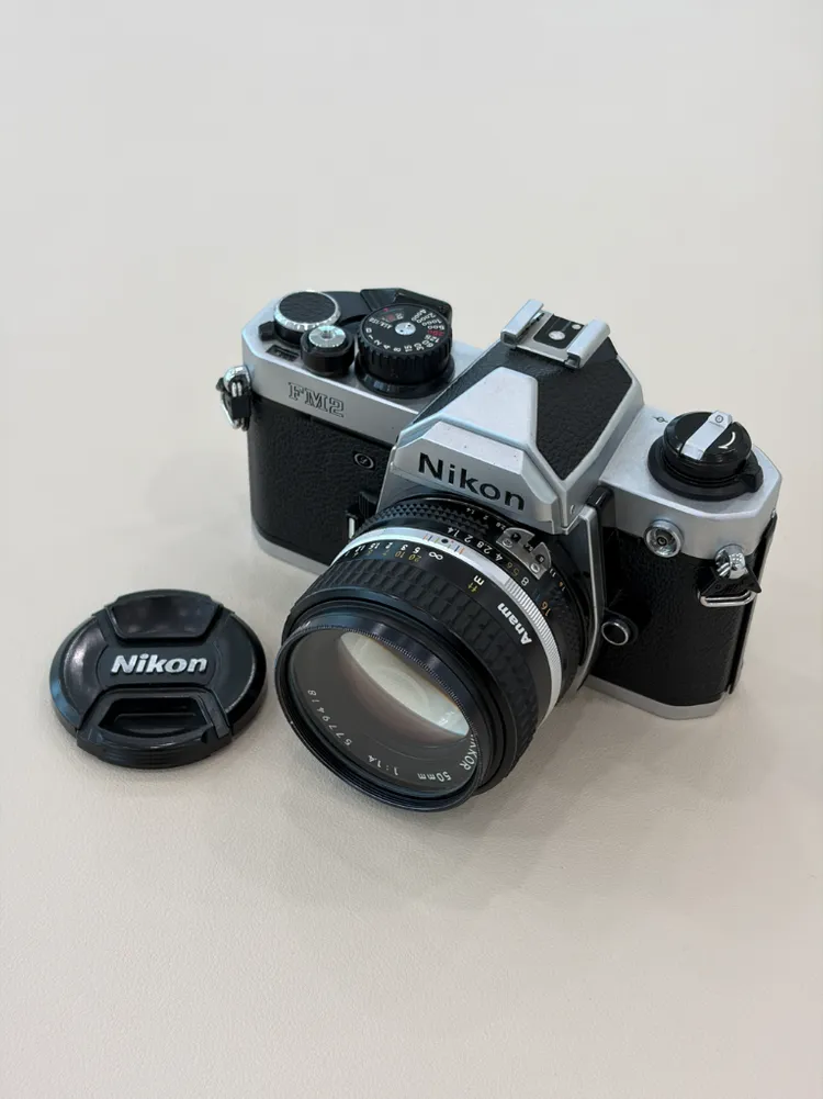 니콘 FM2 필름 카메라 + 50mm 1.4 렌즈 이미지