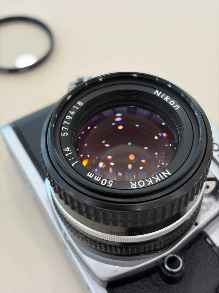 니콘 FM2 필름 카메라 + 50mm 1.4 렌즈 이미지