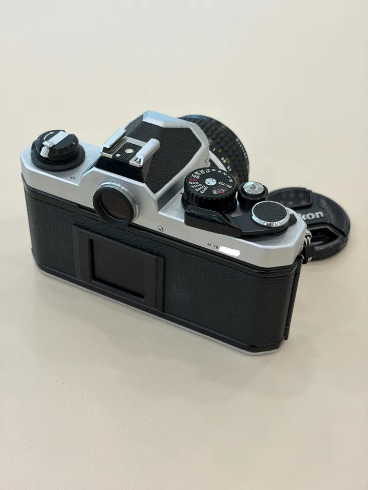 니콘 FM2 필름 카메라 + 50mm 1.4 렌즈 이미지