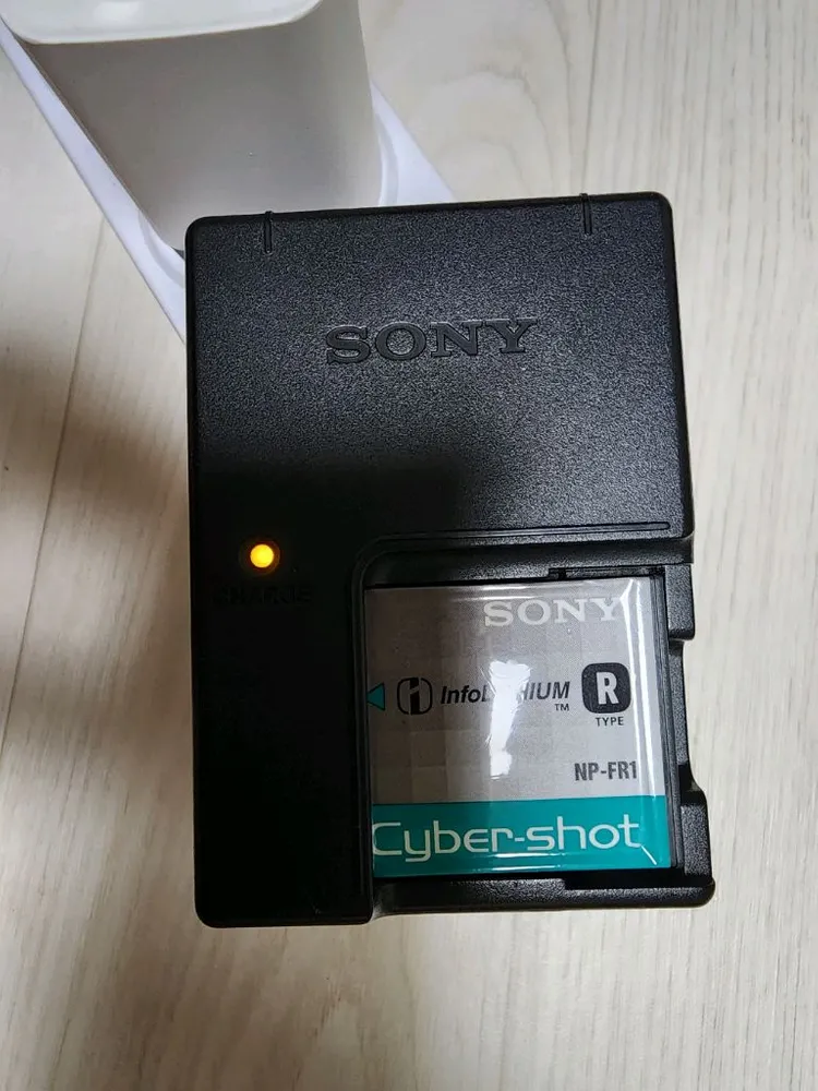 소니 사이버샷 DSC-T30 빈티지 카메라 이미지