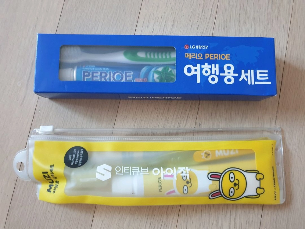 여행용품 : 멀티 어댑터, 목베개, 파우치, 폴딩백, 세면/양치세트 등 이미지