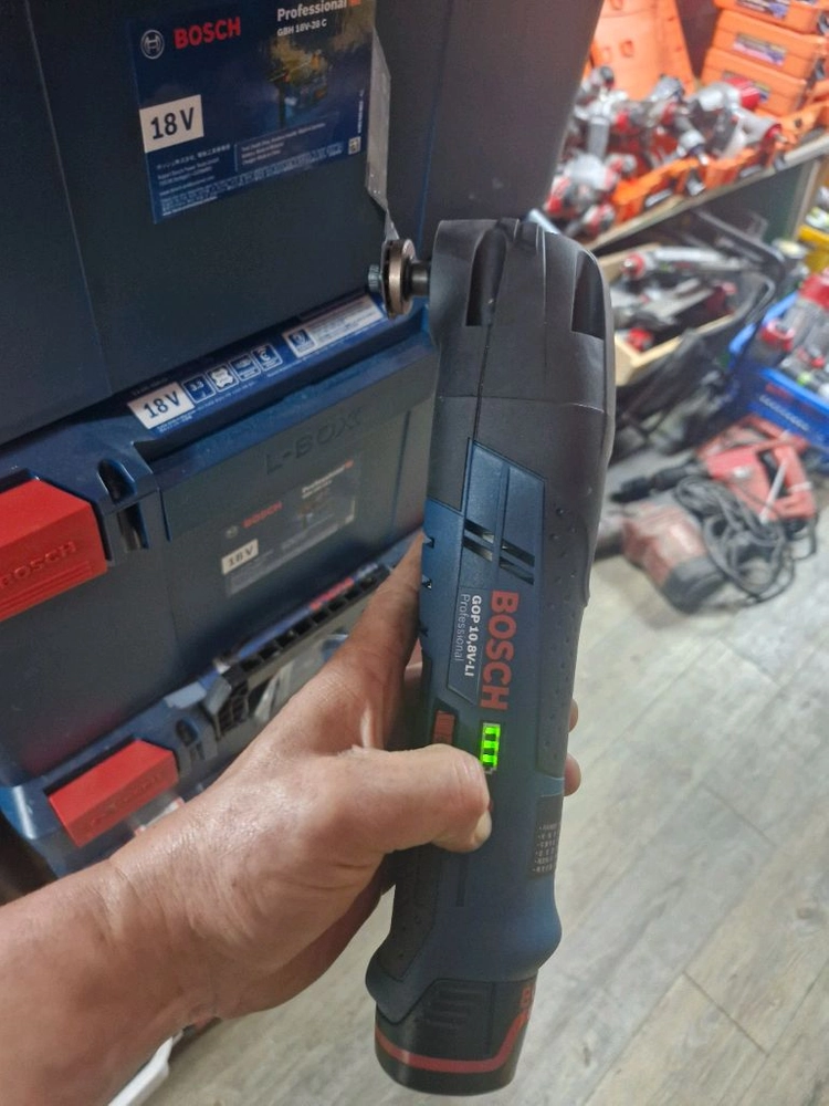 BOSCH보쉬멀티커터GOP10.8V-LI보쉬충전멀티커터만능커터미사용신품 배터리2개풀세트 이미지