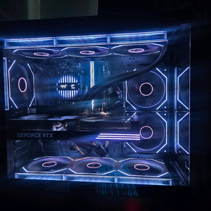 라이젠 7 7800X3D RTX 5070 32G 1TB 게이밍 컴퓨터 본체 이미지