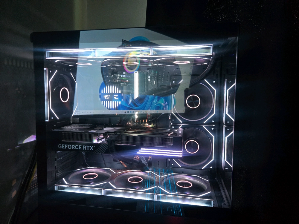 라이젠 7 7800X3D RTX 5070 32G 1TB 게이밍 컴퓨터 본체 이미지