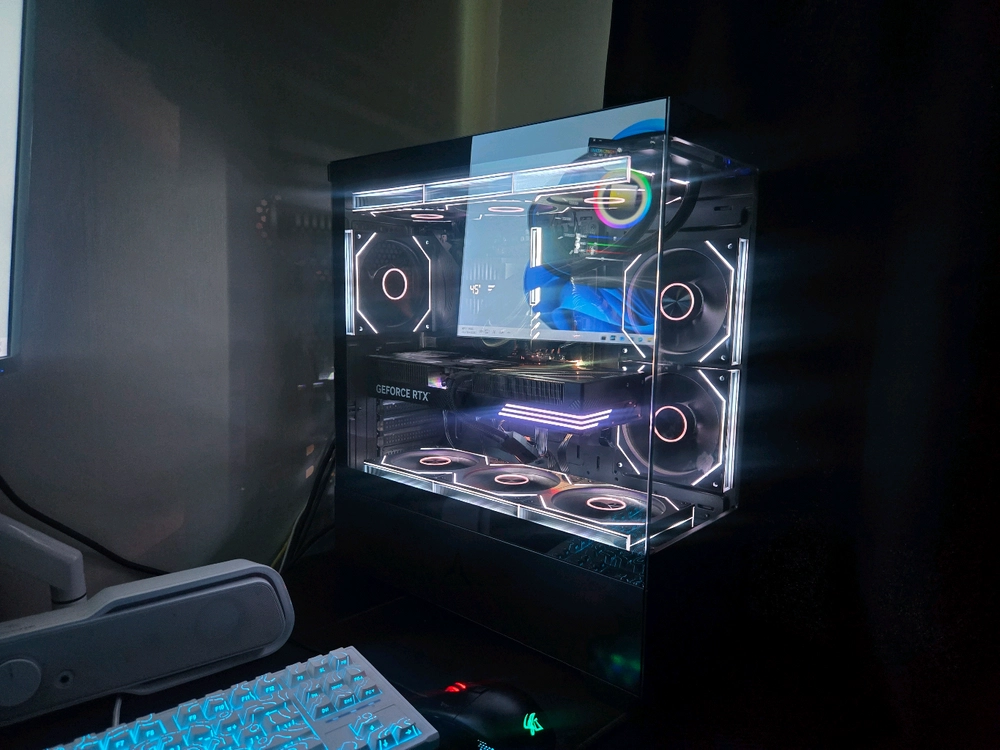 라이젠 7 7800X3D RTX 5070 32G 1TB 게이밍 컴퓨터 본체 이미지