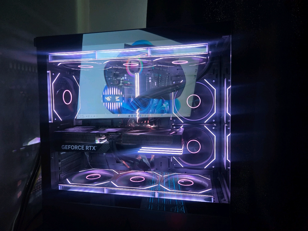 라이젠 7 7800X3D RTX 5070 32G 1TB 게이밍 컴퓨터 본체 이미지