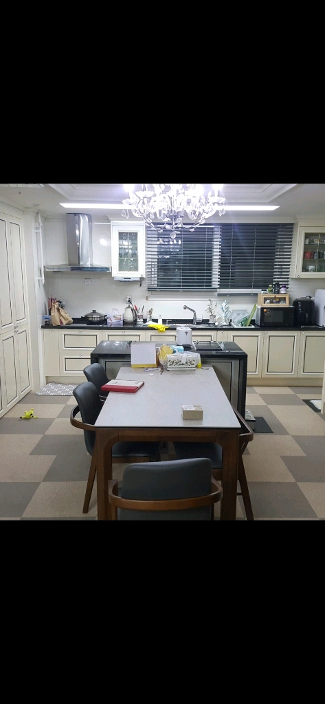 세라믹 4인용 식탁 세트 판매 (테이블 + 의자 2개 + 벤치) 이미지