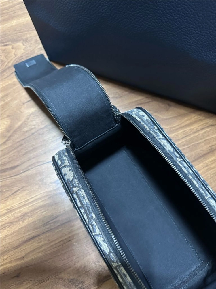 디올토일레트리 클러치백 파우치백 디올가방 이미지