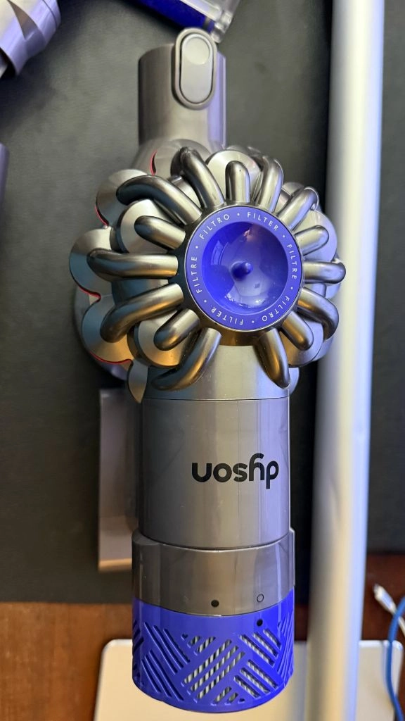 dyson V6 다이슨 무선청소기 이미지