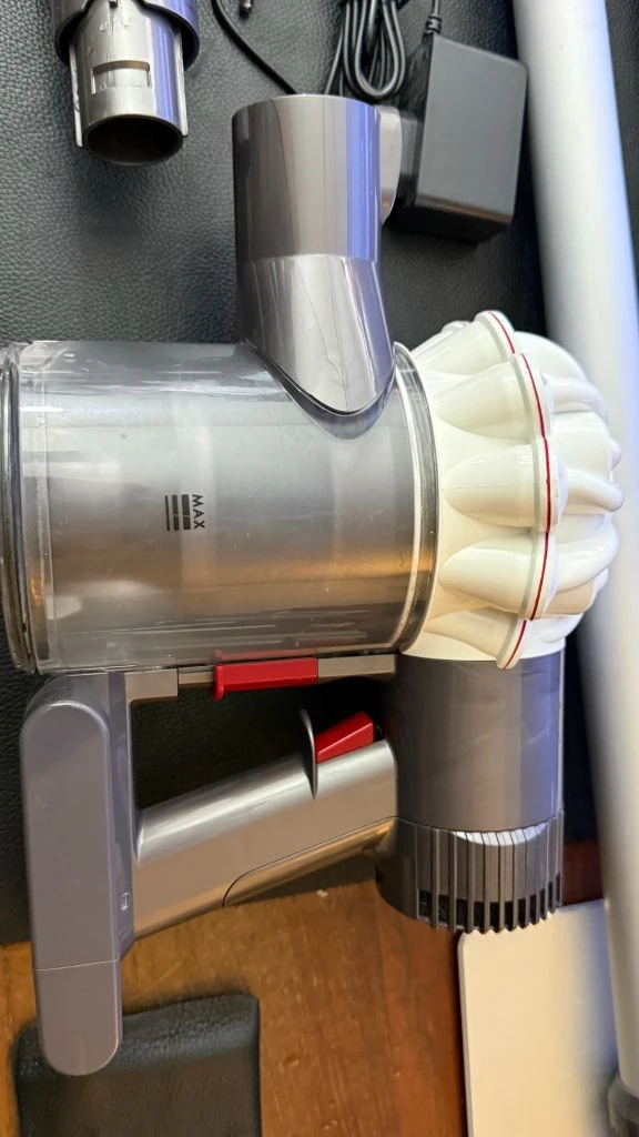 dyson V6 다이슨 무선 청소기 6만원 이미지