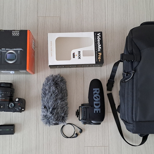 [A급/브이로그 풀세트 일괄판매]소니 A7C+소니50mm렌즈+로데샷건마이크+뱅가드가방 이미지