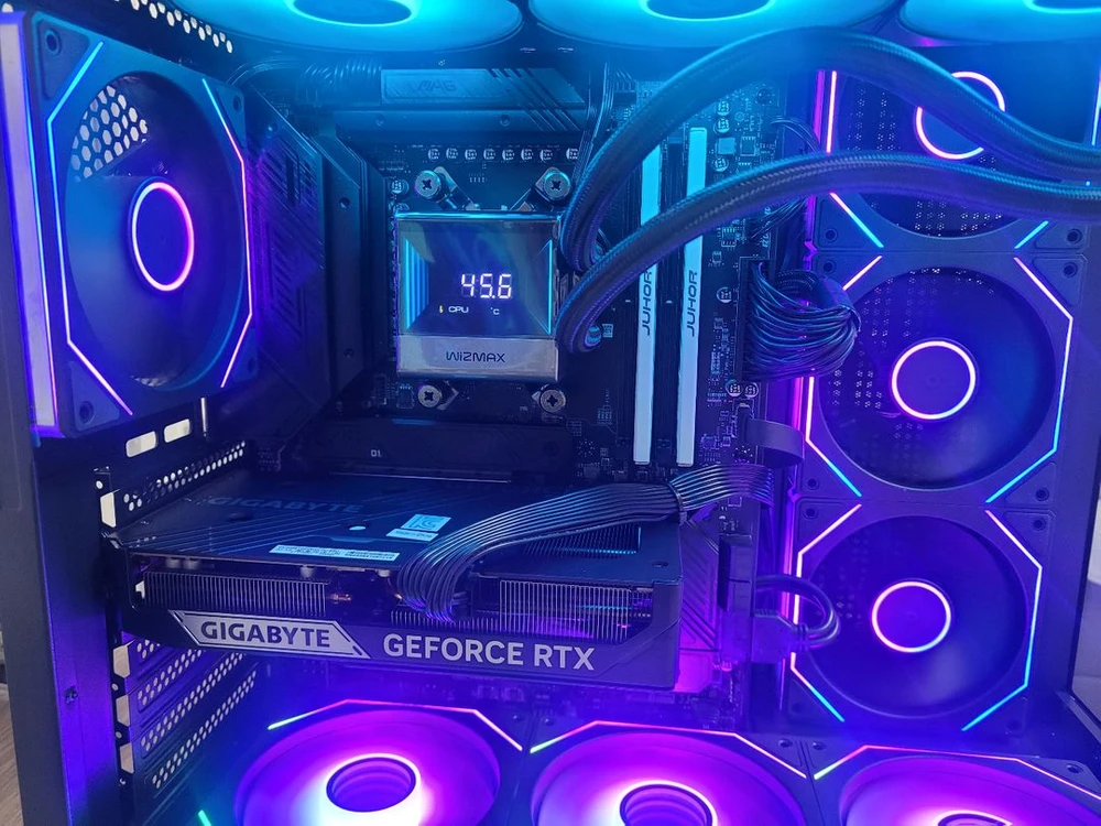 7800X3D 7950X3D 32G 1T RTX 5060 TI 신품동일 본체 이미지