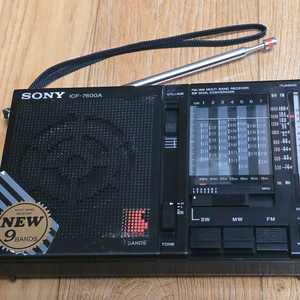 단파라디오 소니 ICF-7600A 와 TECSUN PL-880 입니다 이미지