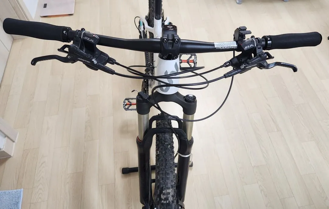 자이언트 리브 옵세스 카본 MTB 산악자전거 이미지