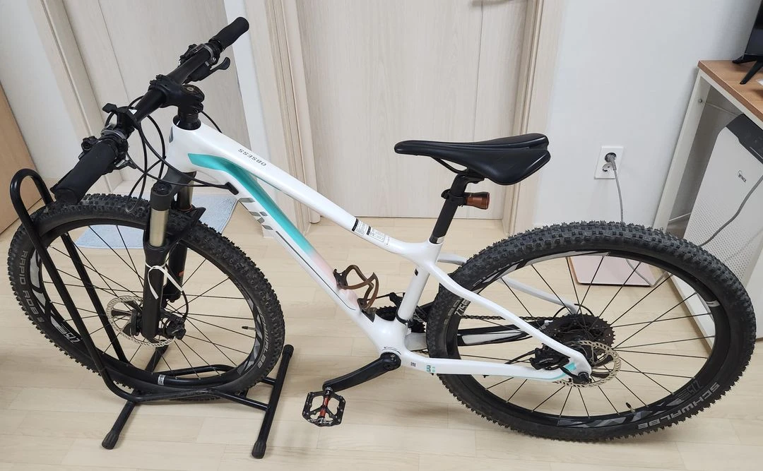 자이언트 리브 옵세스 카본 MTB 산악자전거 이미지