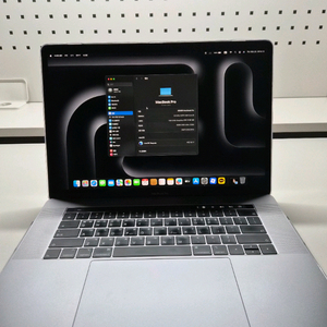 맥북프로 15인치 2018 i9 32gb 500gb 이미지