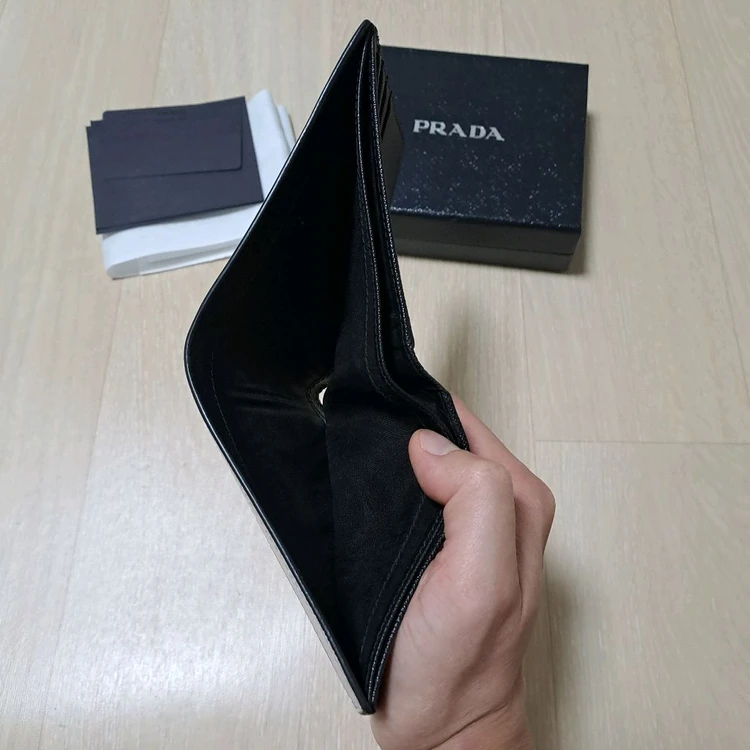 [100%/정품] 프라다 사피아노 남성 반지갑 블랙 오프화이트, 프라다지갑,프라다반지갑 이미지