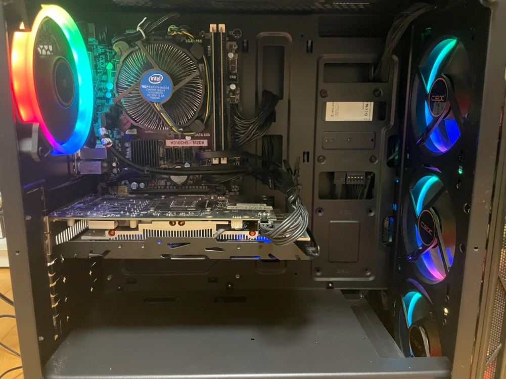 고성능 게이밍 데스크탑 컴퓨터 PC 본체 이미지