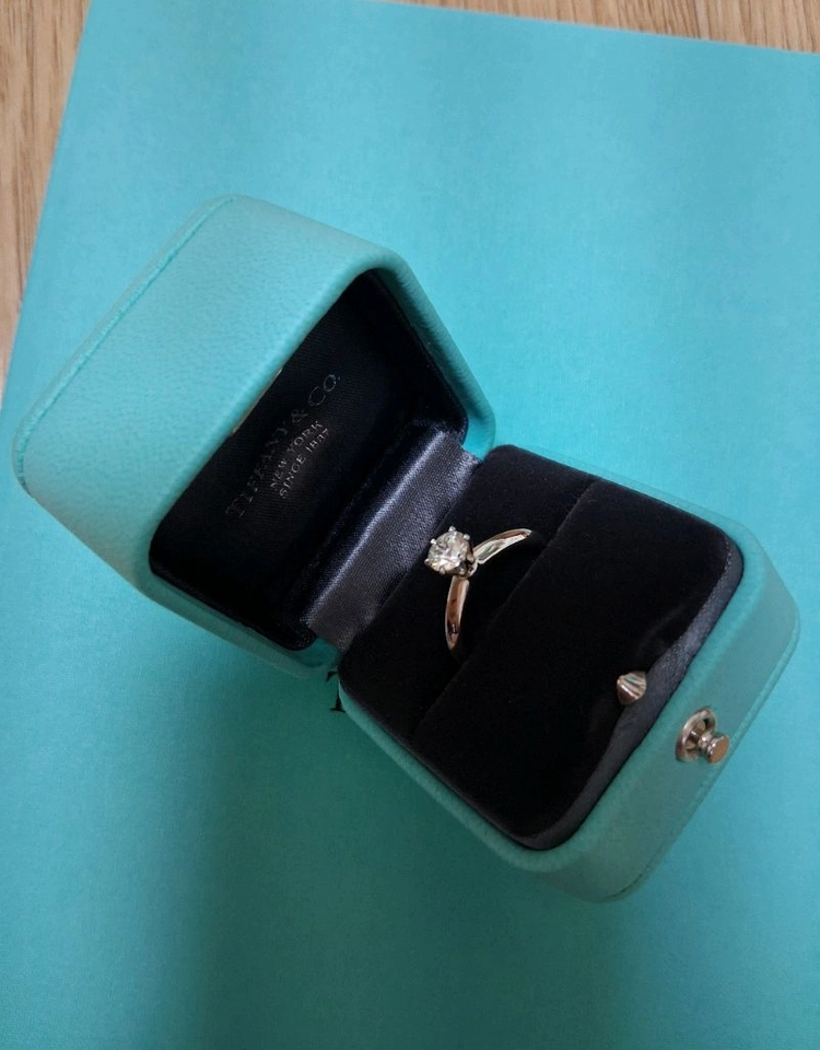 새상품)티파니 5.7부(0.57ct) 플래티늄 다이아 반지 이미지