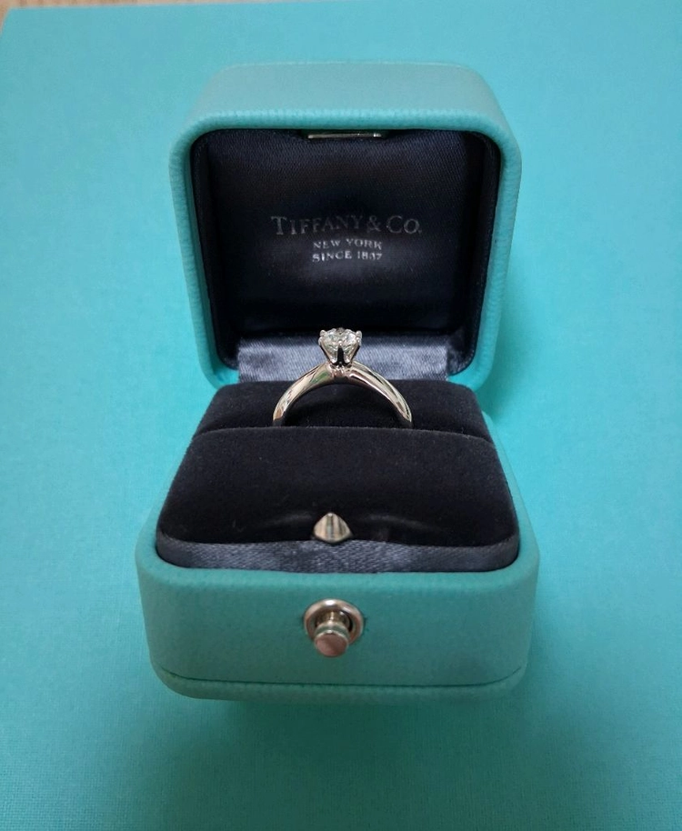 새상품)티파니 5.7부(0.57ct) 플래티늄 다이아 반지 이미지