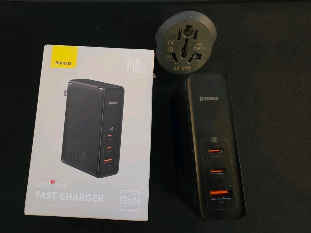 베이스어스 Baseus 140w 멀티포트 고속충전기+변환플러그 판매합니다 이미지