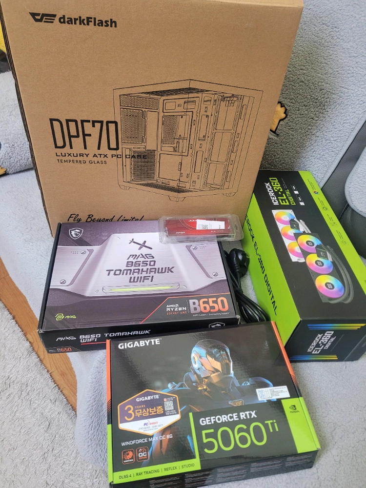 7800X3D 7950X3D 32G 1T RTX 5060 TI 신품동일 본체 이미지