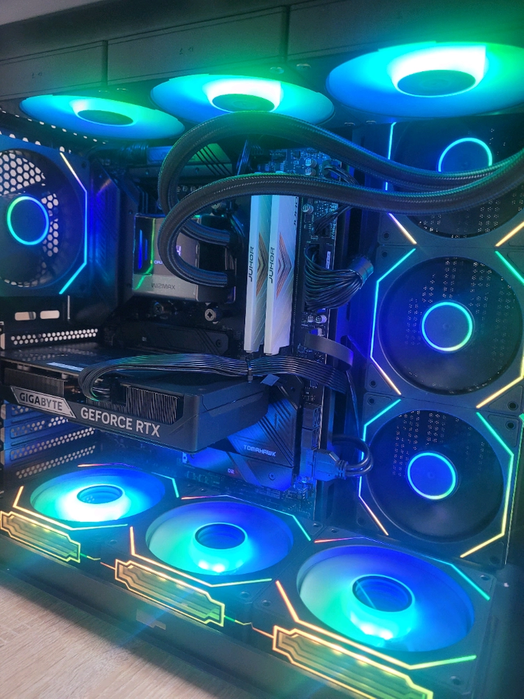 7800X3D 7950X3D 32G 1T RTX 5060 TI 신품동일 본체 이미지