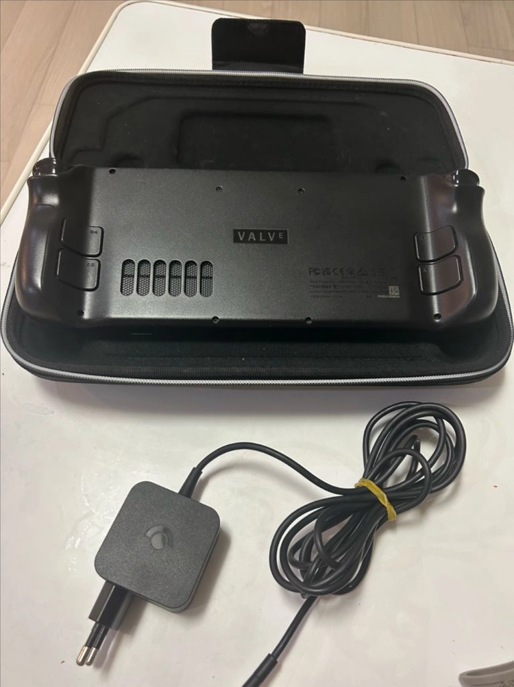 스팀덱 OLED 1TB 휴대용 게임기 배터리헬스 100 팔아요 이미지
