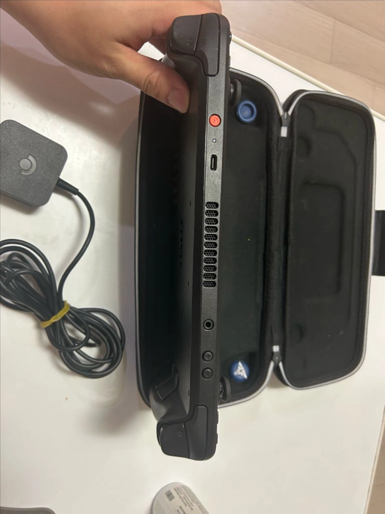스팀덱 OLED 1TB 휴대용 게임기 배터리헬스 100 팔아요 이미지