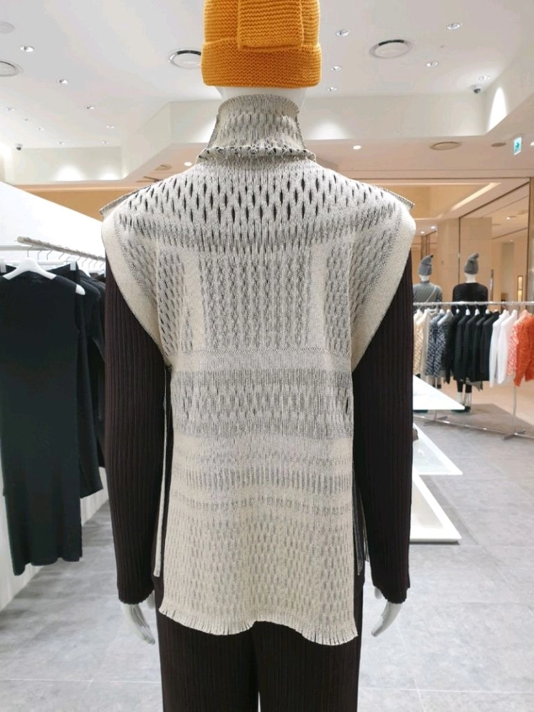 이세이미야케 루센트 탑,니트 베스트 플리츠플리즈 이미지